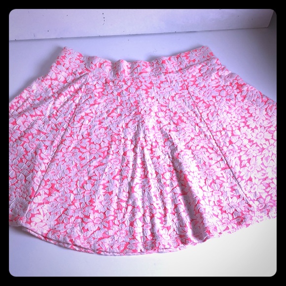 Spring flower pink and white skirt! - Picture 2 of 3